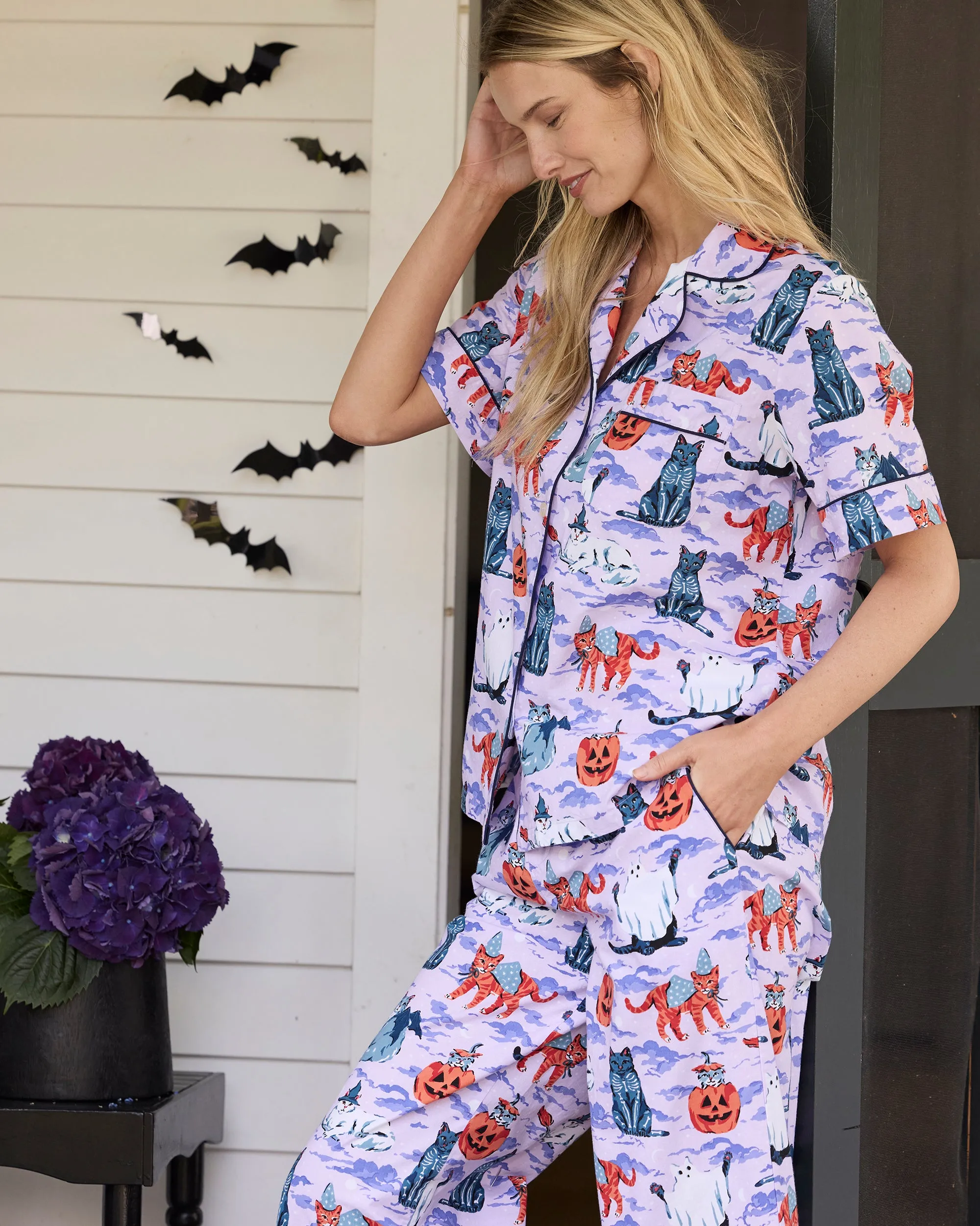 Halloween House Cats - Short Sleeve Top & Cropped Pants Set - Lavender
